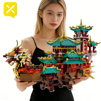 Ensemble de construction du Festival des bateaux-dragons de 2453 pièces - Modèle de briques ABS à grande échelle, niveau d'assemblage intermédiaire | Pièce d'exposition culturelle unique et cadeau pour Noël, Thanksgiving, Halloween et le Nouvel An