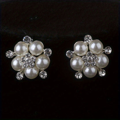 Parure de collier et boucles d'oreilles 4 rangs de perles blanc laiteux pour femme – Bijoux fantaisie plaqués argent style fleur superposée pour mariage, banquet, soirée, fiançailles, cadeau
