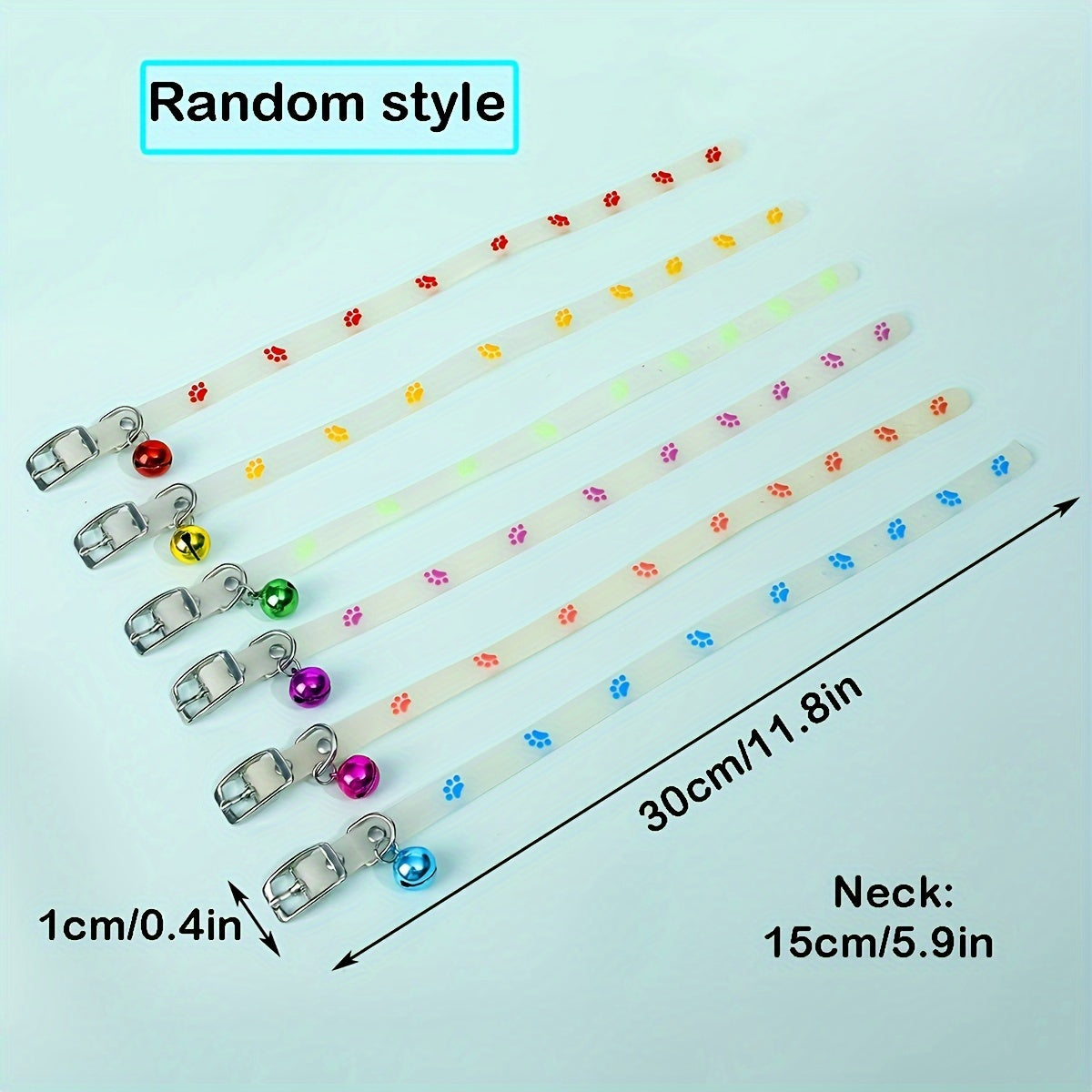 Lot de 4 colliers pour chat phosphorescents avec clochette, colliers réfléchissants de sécurité nocturne pour chats d'extérieur, réactifs à la lumière noire, couleurs assorties, taille unique.