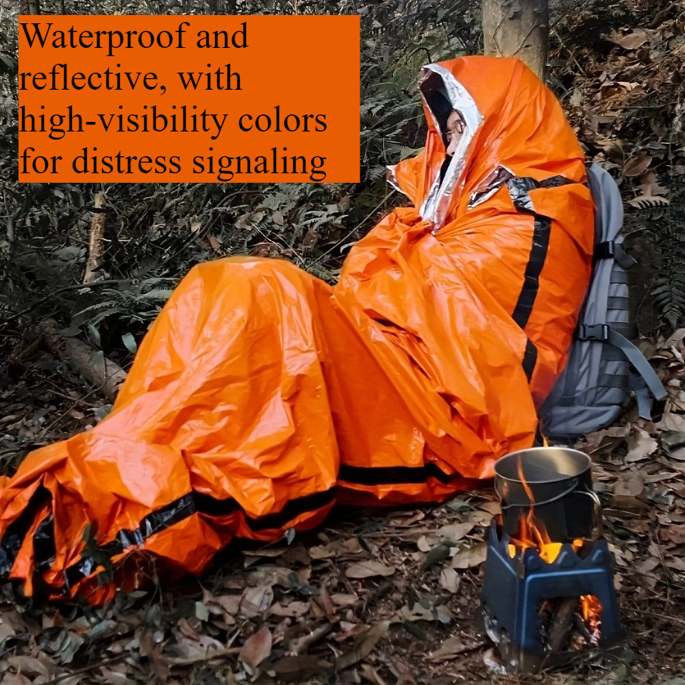 Kit de 4 sacs de couchage d'urgence en Mylar – 2 sacs de couchage thermiques de survie + 2 sifflets, abri portable léger pour le camping, la randonnée, le trekking, la survie en plein air et les urgences