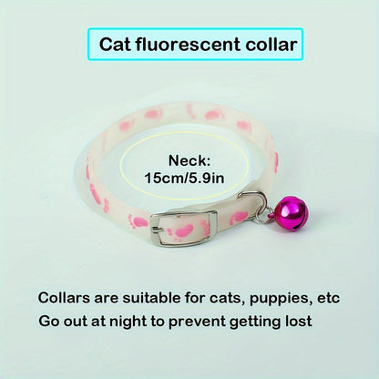 Lot de 4 colliers pour chat phosphorescents avec clochette, colliers réfléchissants de sécurité nocturne pour chats d'extérieur, réactifs à la lumière noire, couleurs assorties, taille unique.
