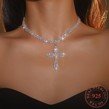 Collier avec pendentif croix en argent sterling 925 – Éclat de cristaux en zirconium cubique, design élégant et luxueux, cadeau parfait pour femmes et hommes pour un anniversaire, Noël et les occasions religieuses