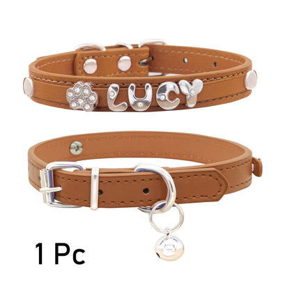 Collier pour chat et chien en similicuir personnalisé avec médaille, collier d'identification sur mesure pour petits et moyens chiens et chats, collier réglable pour animal de compagnie avec breloque exquise, 11 couleurs du XS au M