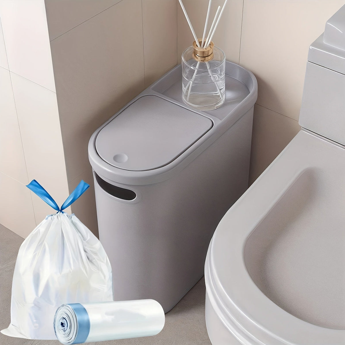 Petite poubelle de salle de bain avec poignées intégrées, lot de 1 ou 2 – Corbeille à papier en plastique antirouille, design gain de place pour salle de bain, buanderie et bureau, sacs poubelle inclus
