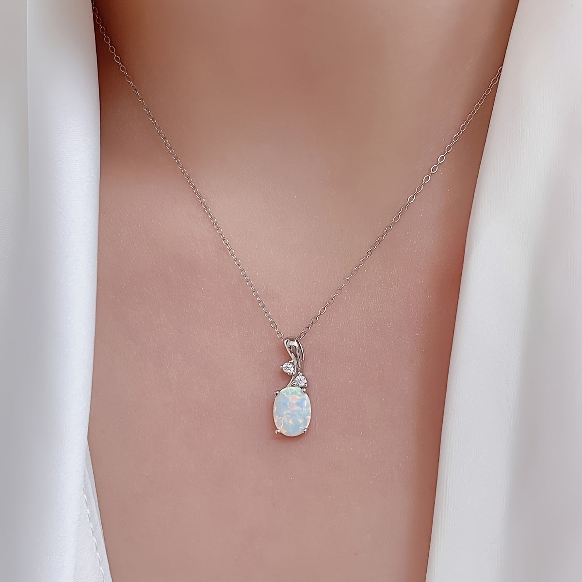 Parure de bijoux 4 pièces en argent 925 et opale en forme de goutte d'eau pour femme – Collier, boucles d'oreilles et bague bohème élégants, bijoux de soirée de luxe avec pendentif en opale iridescente, tailles 54-60
