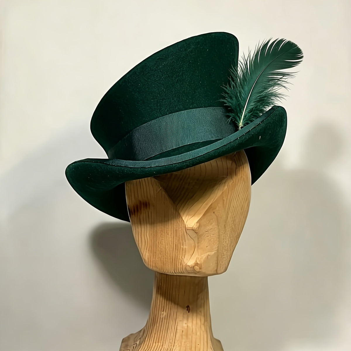 Chapeau Fedora en feutre 100 % laine avec ruban pour femmes et hommes – Haut-de-forme asymétrique ajustable pour église, fêtes et mariages, couvre-chef élégant disponible en 10 couleurs, cadeau de Noël idéal