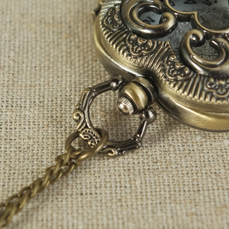 Collier montre de poche argenté en forme de cœur ajouré pour femme - Montre pendentif à quartz élégante, bijou vintage en acier inoxydable, cadeau idéal pour la fête des mères, la Saint-Valentin et les anniversaires