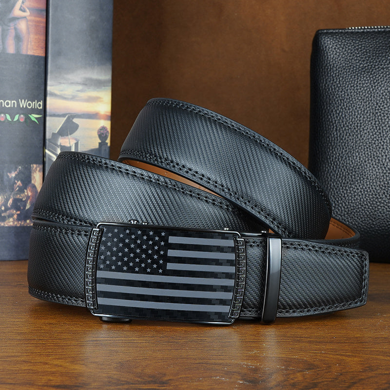 Lot de 2 ceintures à cliquet en cuir refendu pour homme – Motif drapeau américain avec boucle automatique en alliage, ceintures réglables style golf et décontracté en noir et marron, tailles 110 cm à 130 cm (tour de taille 76 cm-112 cm)