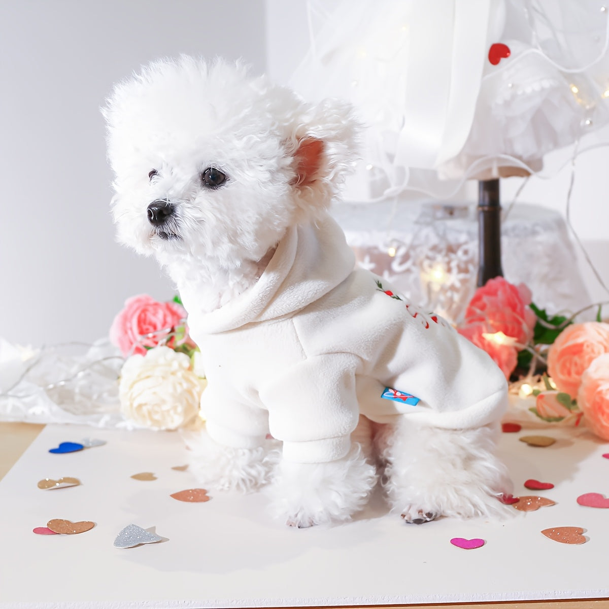 Sweat-shirt pour chien motif cœur d'amour, sweat à capuche pour la Saint-Valentin – Pull mignon pour petits chiens, tenue fine pour animal de compagnie printemps-automne, XS à XL, convient aux bichons, poméraniens, schnauzers, teddy, blanc