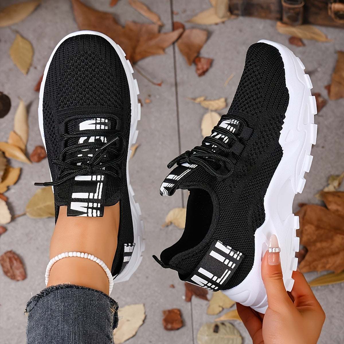 Baskets basses à lacets en maille respirante pour femme – Chaussures de running et décontractées légères avec semelle antidérapante en TPR pour la salle de sport, la marche et le quotidien, noir, kaki et rouge, tailles US 2,5–10,5