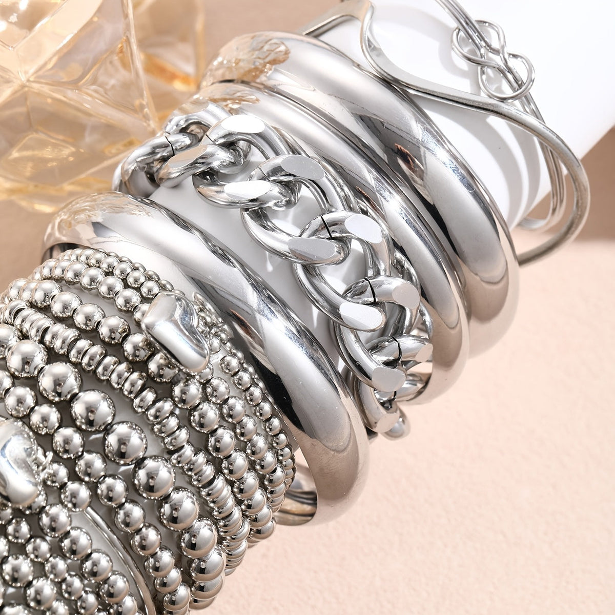 Ensemble de bracelets à breloques vintage avec nœud et imprimé léopard pour femme – Bracelets bohèmes en cordon irrégulier, styles et couleurs aléatoires, argent et or, lot de 7 ou 16 pièces pour les vacances et le quotidien