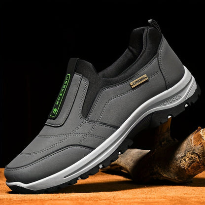 Baskets basses décontractées pour homme à motif lettres, chaussures de sport à enfiler avec semelle intérieure rembourrée – Bout rond confortable pour la salle de sport, le bureau et le quotidien, tailles US 6–11