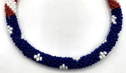 Lot de 2 bracelets artisanaux en perles de verre aux couleurs du drapeau américain – Joncs bohèmes crochetés pour hommes et femmes, bijoux artisanaux du Népal, ensemble de bracelets en perles rouge, blanc et bleu, cadeau pour le 4 juillet