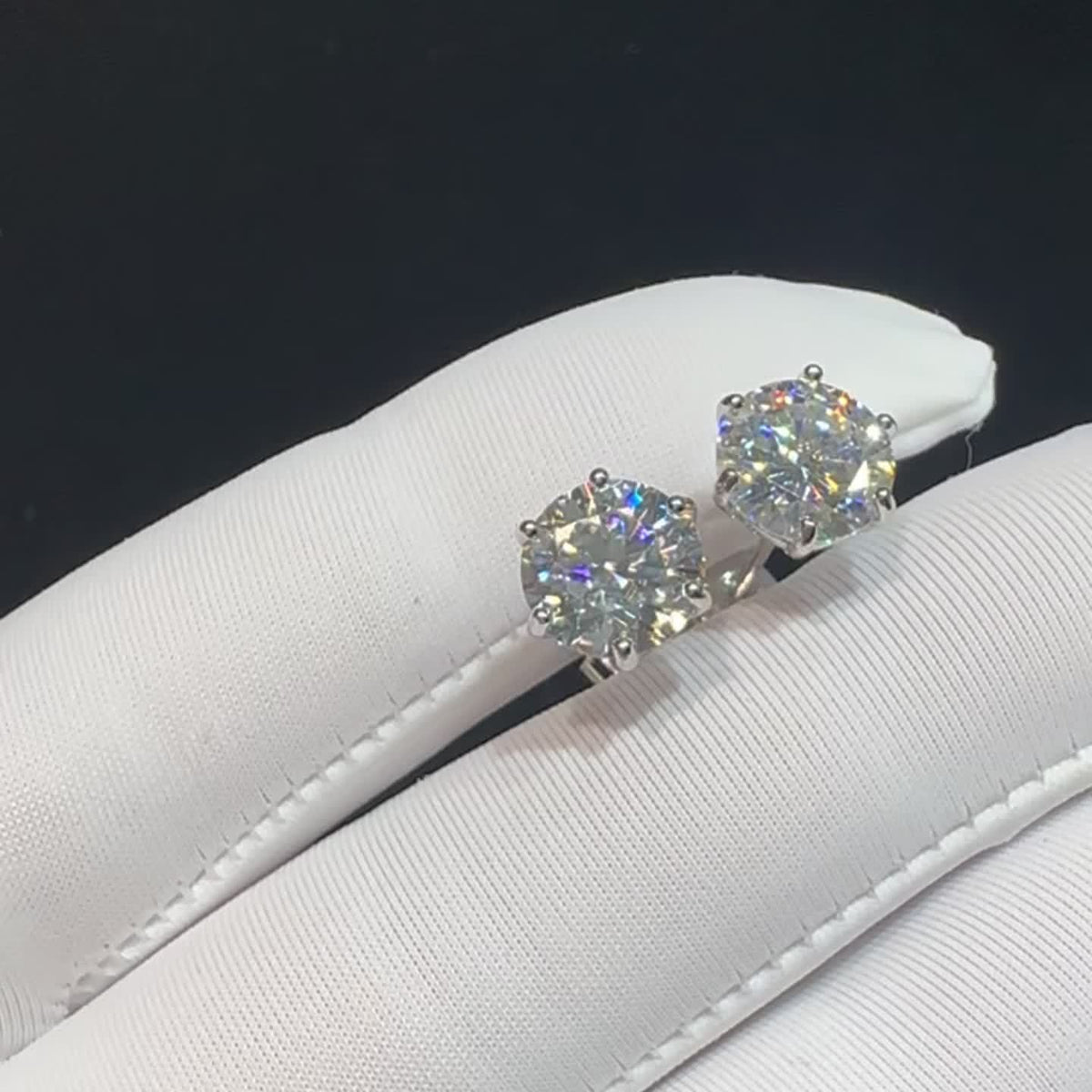Boucles d'oreilles puces en moissanite, couleur D, pureté VVS, taille ronde brillant, argent sterling 925 – Options de 1 ct à 10 ct, pochette en velours et chiffon de polissage inclus, cadeau idéal pour un anniversaire, Noël et la Saint-Valentin (4,25 g)