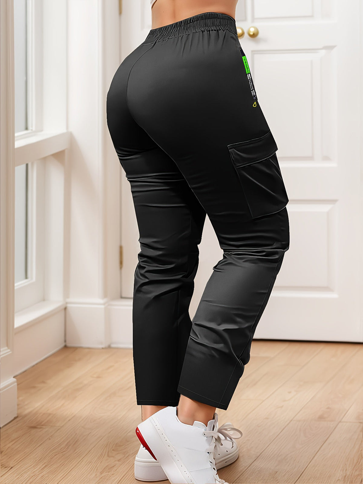 Pantalon cargo multipoches pour femme – Détails zippés vert néon, taille à cordon de serrage, pantalon outdoor pleine longueur pour le voyage, 4 coloris, tailles XS à XXL, streetwear décontracté printemps-automne