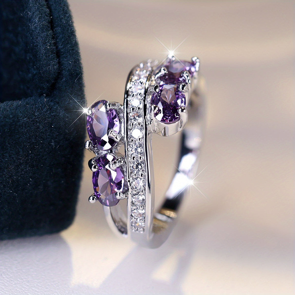 Bague en argent sterling S925 avec zircon cubique violet – Élégante bague de mariage étincelante pour femme, bague à breloque en zircon lavande brillant, cadeau d'anniversaire parfait, tailles 6 à 10, légère 2,95 g