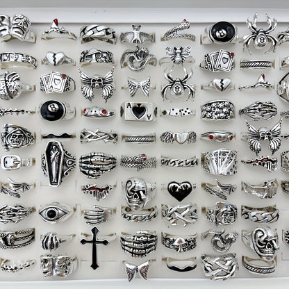 Lot de 24 bagues rétro punk pour hommes et femmes – Style sombre avec araignées, crânes et croix, bagues gothiques vintage, bijoux empilables réglables pour le quotidien, les fêtes, Halloween et comme cadeau