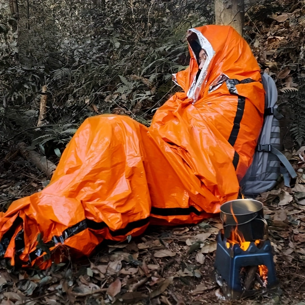 Kit de 4 sacs de couchage d'urgence en Mylar – 2 sacs de couchage thermiques de survie + 2 sifflets, abri portable léger pour le camping, la randonnée, le trekking, la survie en plein air et les urgences