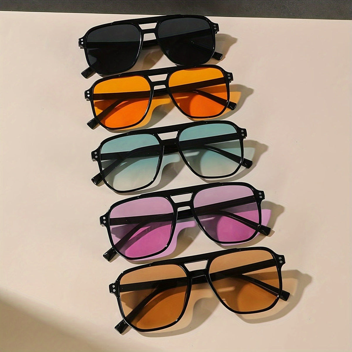Lot de 5 paires de lunettes de soleil carrées style pilote, monture large en polycarbonate, protection UV, lunettes tendance et décontractées unisexes pour hommes et femmes, monture noire, verres multicolores
