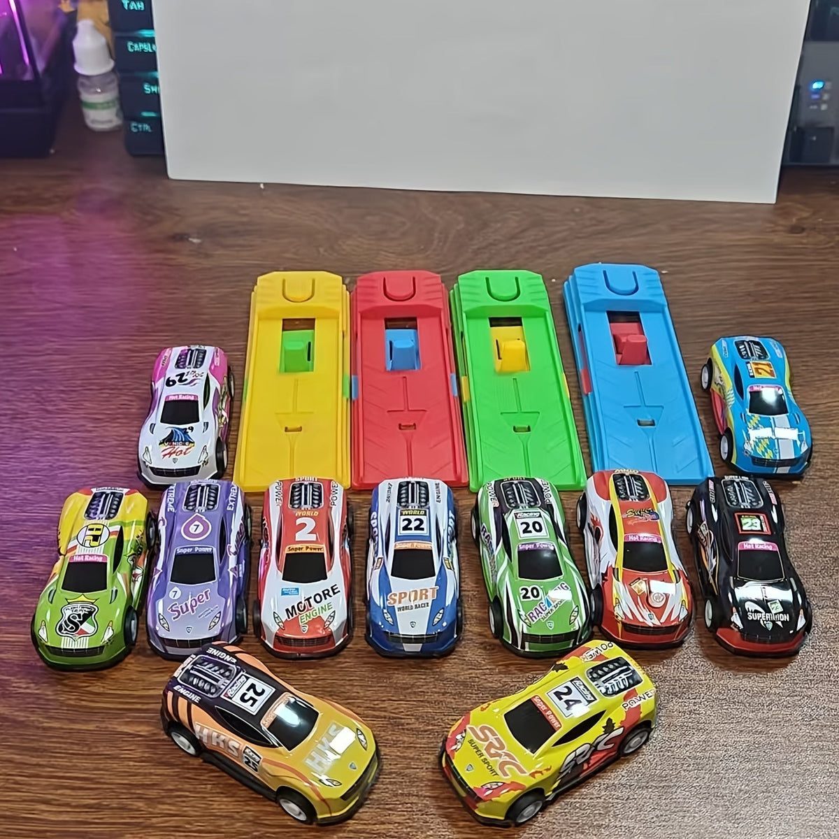 Jouets de course en alliage moulé sous pression pour enfants – Lot de 6 mini-voitures en métal à rétrofriction avec lanceur, cadeaux d'anniversaire, remplissage de piñata et pochettes surprises pour garçons | Couleurs aléatoires