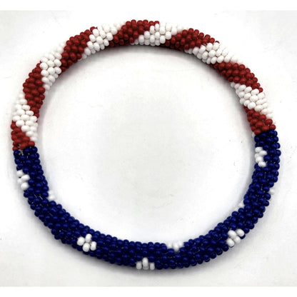 Lot de 2 bracelets artisanaux en perles de verre aux couleurs du drapeau américain – Joncs bohèmes crochetés pour hommes et femmes, bijoux artisanaux du Népal, ensemble de bracelets en perles rouge, blanc et bleu, cadeau pour le 4 juillet