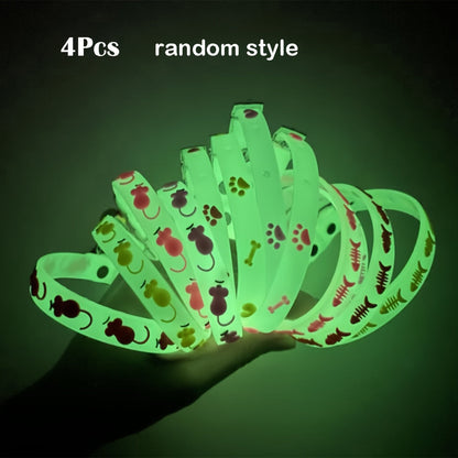 Lot de 4 colliers pour chat phosphorescents avec clochette, colliers réfléchissants de sécurité nocturne pour chats d'extérieur, réactifs à la lumière noire, couleurs assorties, taille unique.