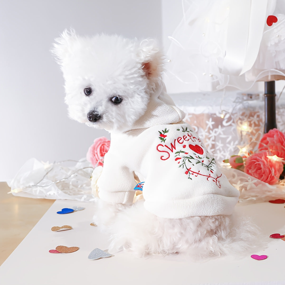 Sweat-shirt pour chien motif cœur d'amour, sweat à capuche pour la Saint-Valentin – Pull mignon pour petits chiens, tenue fine pour animal de compagnie printemps-automne, XS à XL, convient aux bichons, poméraniens, schnauzers, teddy, blanc