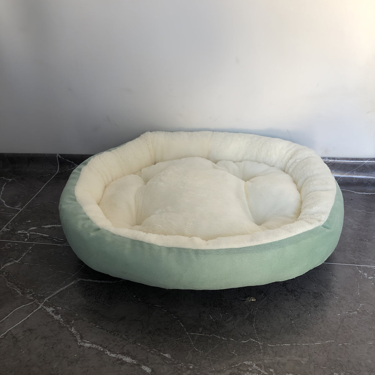Panier ovale pour chats et chiens de petite à moyenne taille – Couchage douillet, doux et chaud en polyester texturé, coussin de sommeil confortable pour intérieur, adapté aux chatons, chiots, chihuahuas, teckels et shih tzus