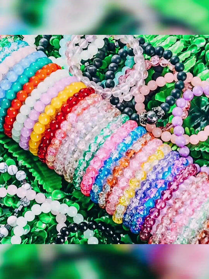 Lot de 30 bracelets bohèmes en perles de verre pour femmes et hommes – Bracelets extensibles multicolores empilables, bijoux bohèmes pour le quotidien, cadeau pour toutes les saisons
