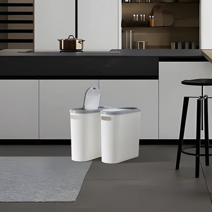 Petite poubelle de salle de bain avec poignées intégrées, lot de 1 ou 2 – Corbeille à papier en plastique antirouille, design gain de place pour salle de bain, buanderie et bureau, sacs poubelle inclus