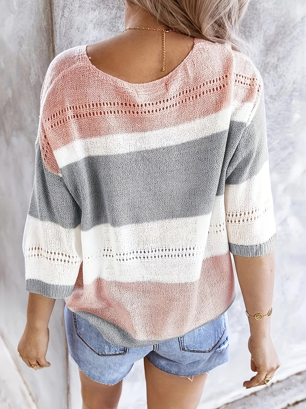 Haut en tricot pour femme, col en V, épaules dénudées, ajouré, à rayures et blocs de couleurs - Chemisier décontracté d'été pour le quotidien et les vacances à la plage