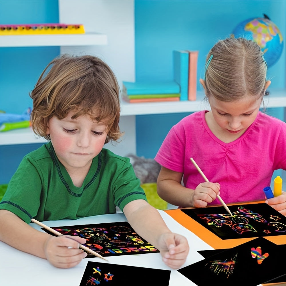 Kit de loisirs créatifs arc-en-ciel à gratter pour enfants, ensemble de papier à gratter DIY avec pochoirs et stylet, activité artistique créative sans piles pour journal, dessin, scrapbooking, cadeau de Noël, Halloween et Pâques