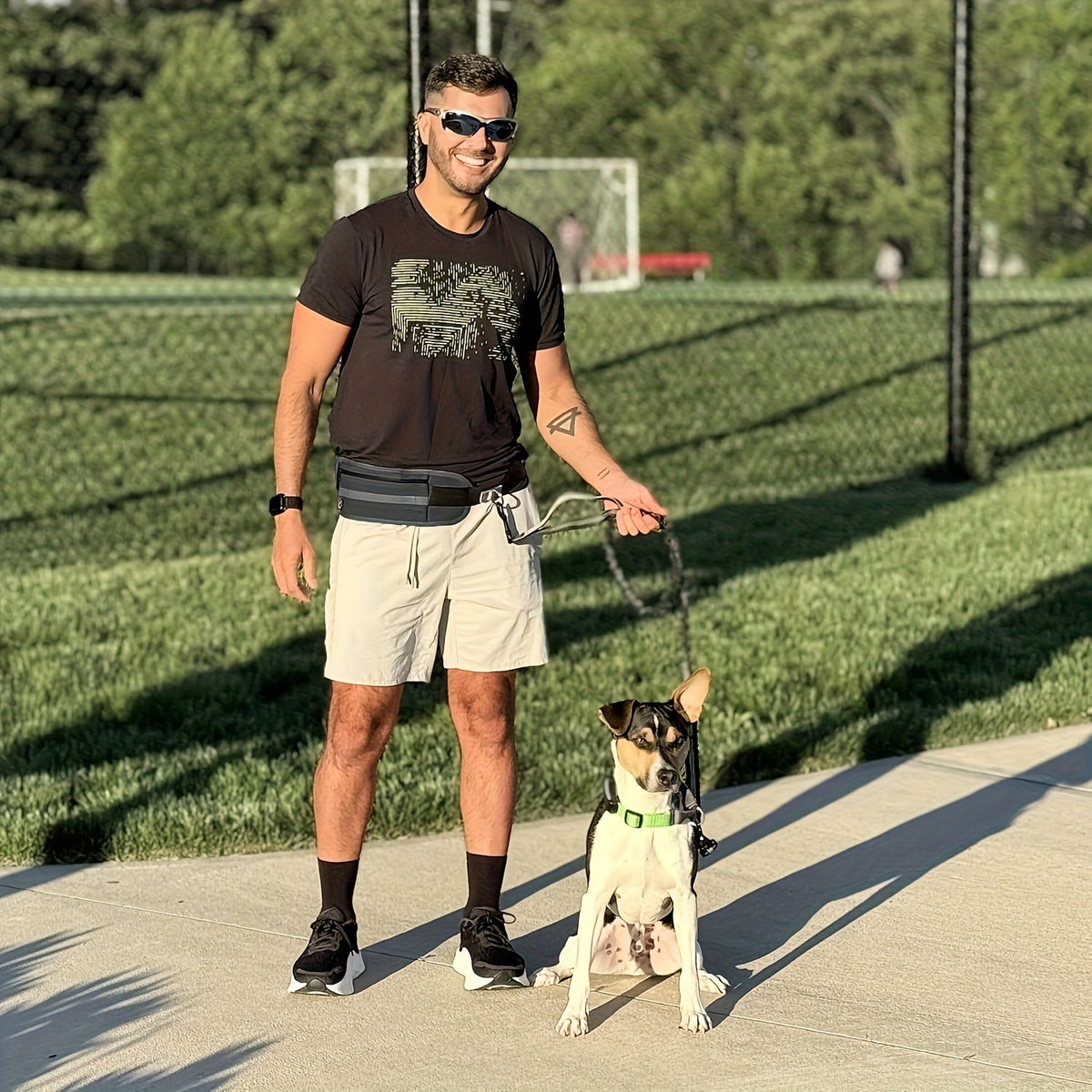 Laisse pour chien mains libres avec pochette zippée et double poignée rembourrée – Laisse élastique antichoc pour la marche, le jogging et l'entraînement à la course, laisse ventrale pour propriétaires d'animaux actifs