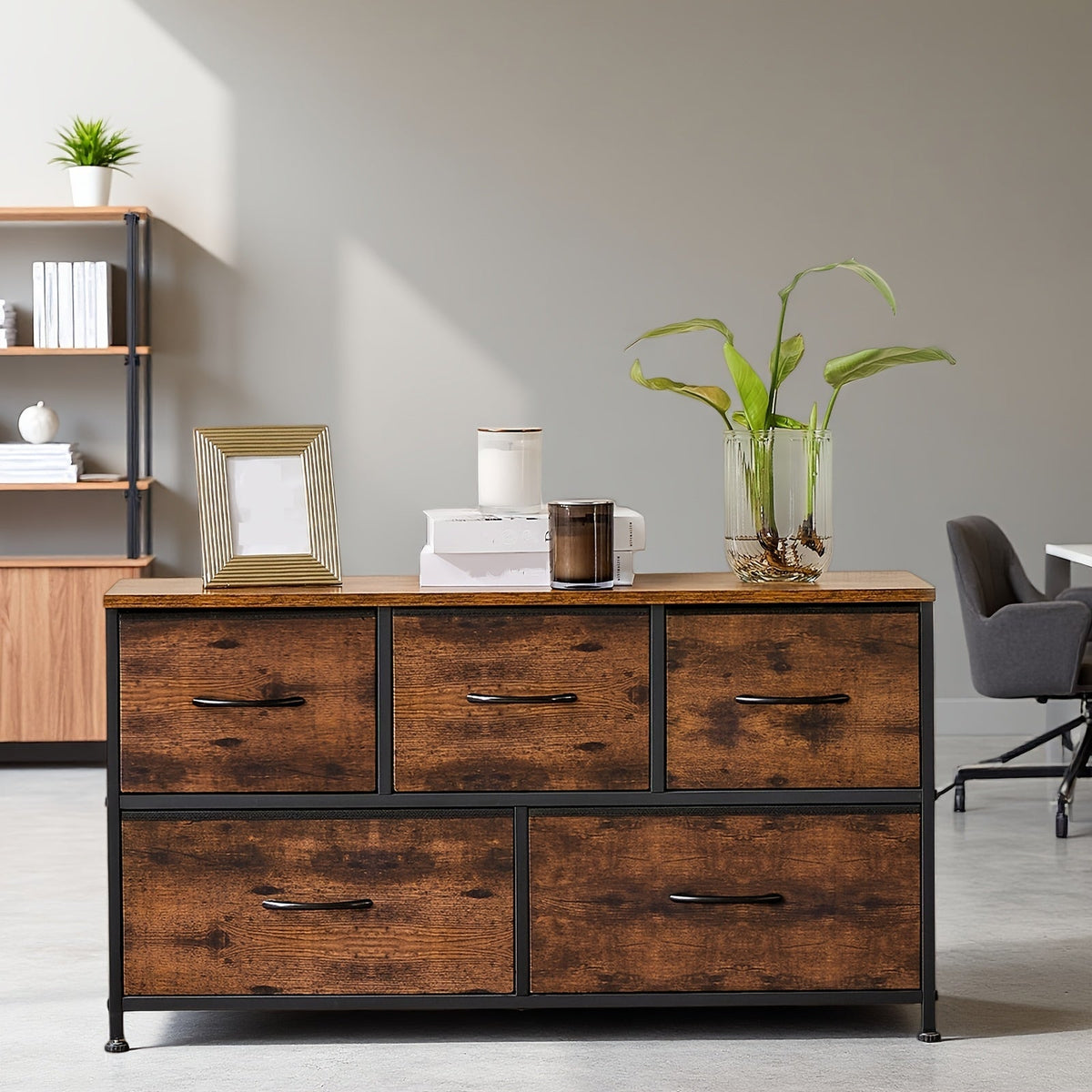 Caisson de rangement latéral à 5 tiroirs avec cadre en métal et dessus en bois – Organisateur de bureau industriel, 3 tiroirs supérieurs + 2 tiroirs inférieurs, rangement ouvert, supporte une télévision jusqu'à 45 po – Noir et gris