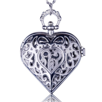 Collier montre à gousset rétro en forme de cœur pour femme – Bijou vintage argenté à quartz avec pendentif ajouré, chaîne de pull, cadeau pour femme