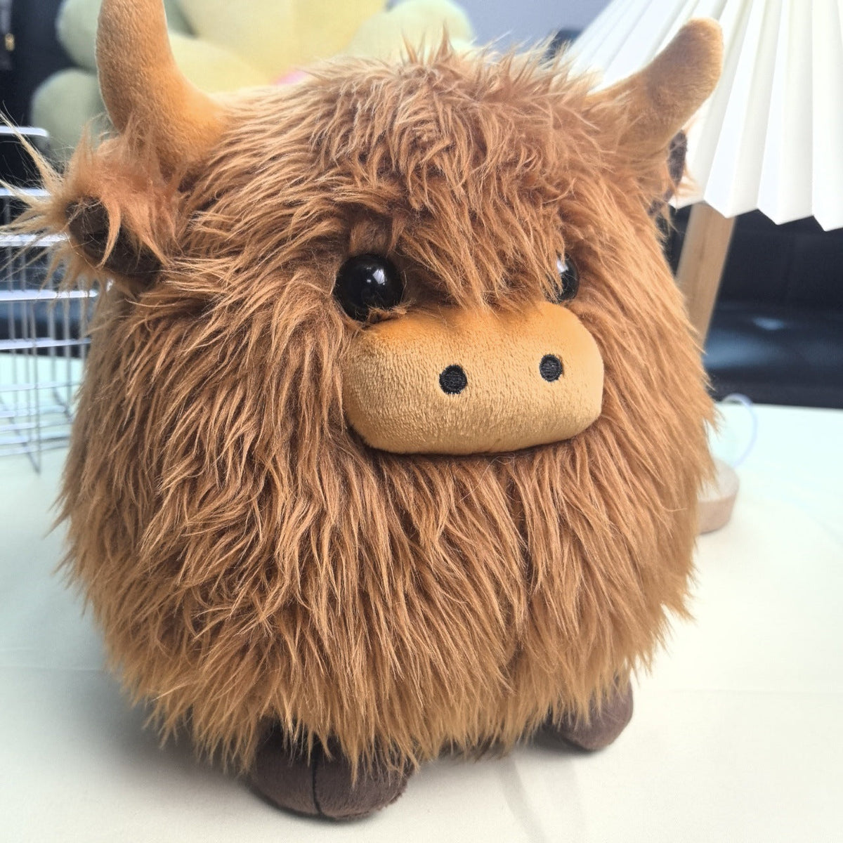 Jouet pour chien en peluche vache écossaise mignonne – Jouet à mâcher rond et duveteux en forme d'animal pour chiens et chats, peluche douce et couineuse pour soulager l'anxiété, jeu interactif et mastication pour chiots et petits animaux